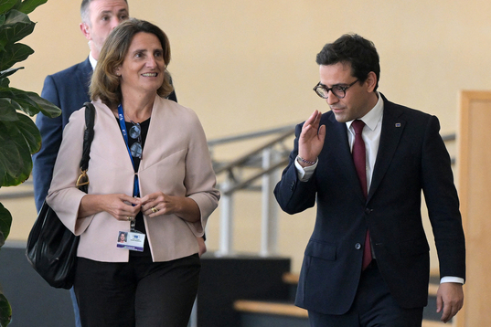 Teresa Ribera y Stéphane Séjourné, los dos comisionados europeos que apadrinan el primer plan conjunto de la UE para tratar de reconducir el mercado de la vivienda.