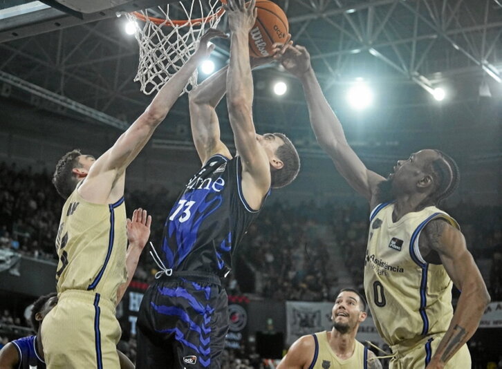 Surne Bilbao apretó al Barça hasta el final.