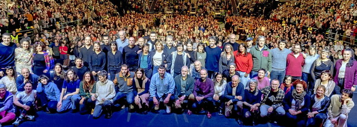 Familia argazkia, Miribillako Bilbo Arenan egindako ekitaldiaren bukaeran.