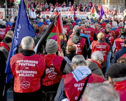 Manifestación por la ILP en Gasteiz.