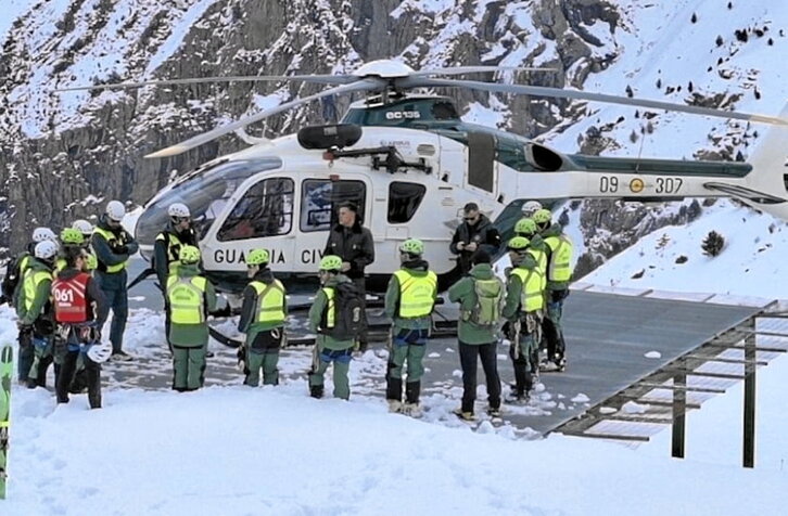 Efectivos que participaron en el operativo de rescate de Panticosa.