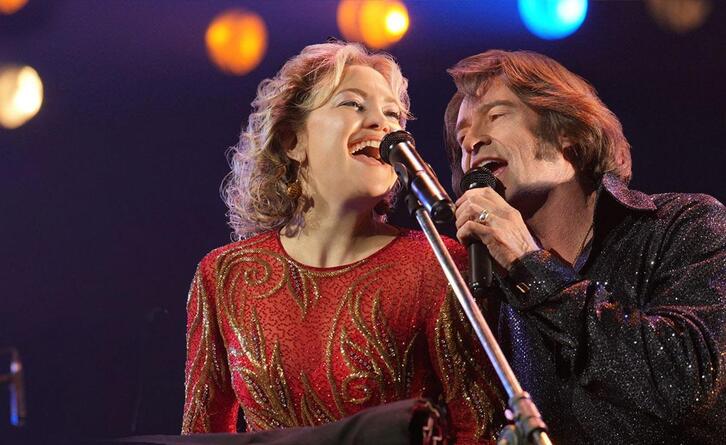 Hugh Jackman y Kate Hudson encarnan a Mike y Claire Sardina.