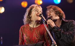 Hugh Jackman y Kate Hudson encarnan a Mike y Claire Sardina