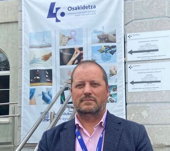 Juan José Quiñones Carriazo, en un acto público de Osakidetza.