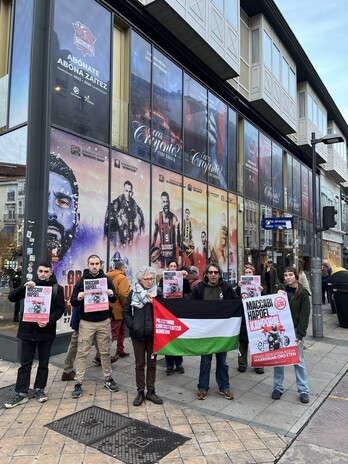 Palestinarekin Elkartasuna, en una reciente concentración en la que exige suspender los partidos del Baskonia contra los equipos israelíes Hapoel y Maccabi.