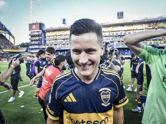 Ander Herrera, sonriente con la camiseta de Boca Juniors.