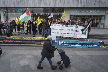 Bilboko Plaza Biribilean egin dute elkarretaratzea. 