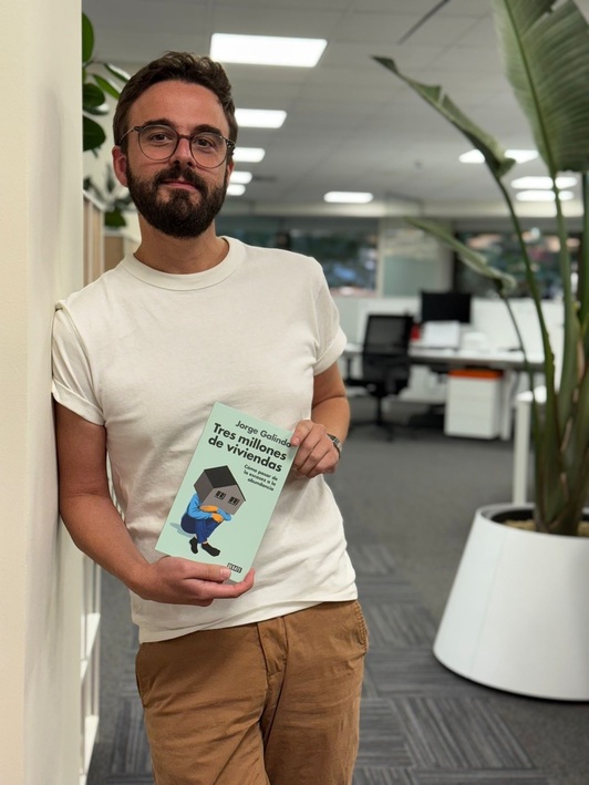 Jorge Galindo, con su libro.