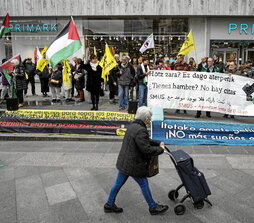 Elkarretaratzea 2025eko azken egunean, Bilboko Plaza Biribilean.