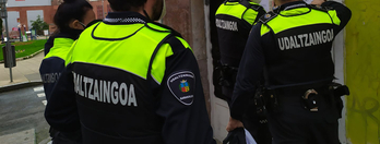 La Policía Local de Barakaldo se ha encargado de la detención de los dos presuntos autores de la agresión.