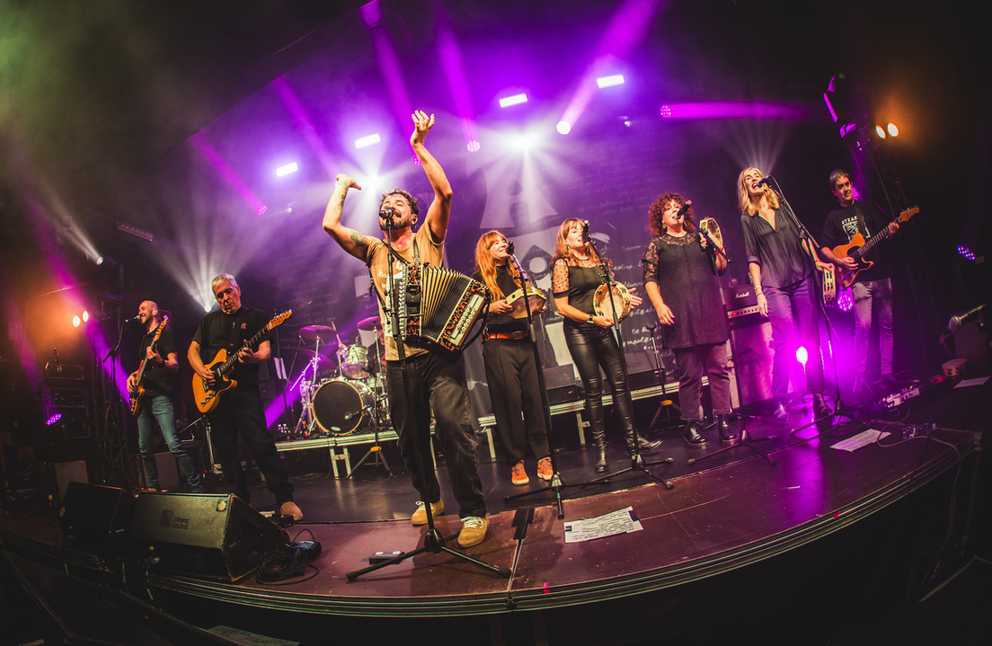 Etzakitekoak ez dira bakarrik egon Oialumeko eszenatokian. 