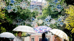 Hotza izango da protagonista nagusia, eta zaparradak, batez ere asteartean.