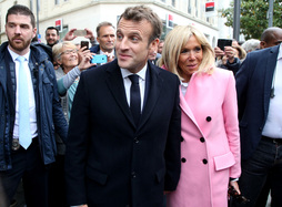 Brigitte eta Emmanuel Macron. (Artxiboko irudia)