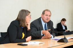 Karine Daniel (Alderdi Sozialista) eta Max Brisson (LR, Errepublikanoak) senatariek iragan urrian atzineratu zuten txostenaren mamia.