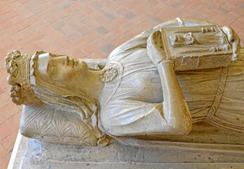 Francisco Puzzo ha defendido en la UPNA su tesis. Abajo, tumba de Margarita en Palermo.