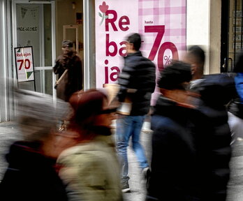Ayer arrancaron las rebajas de invierno, marcadas por el frio.