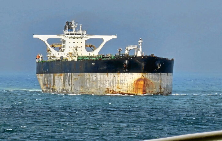 El petrolero Marinera fue fotografiado en el Estrecho de Singapur el 18 de marzo de 2025.