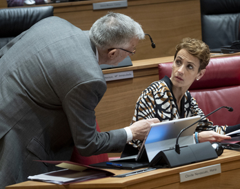 Félix Taberna y María Chivite, en una sesión parlamentaria.