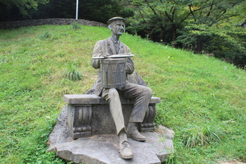 Astigarragako Udalak jarri zion oroigarria.