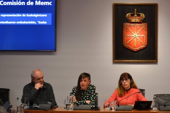 Joxerra Olano eta Aize Otaño, Nafarroako Parlamentuko Euskara batzordean.
