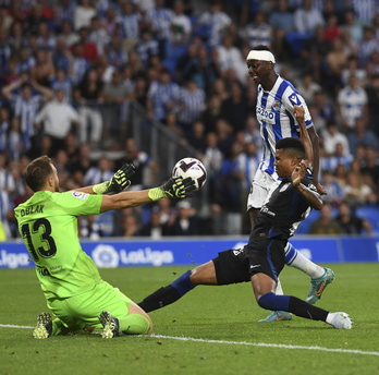 Umar Sadiq, en su debut con la camiseta de la Real. A partir de ahí todo fue a peor.