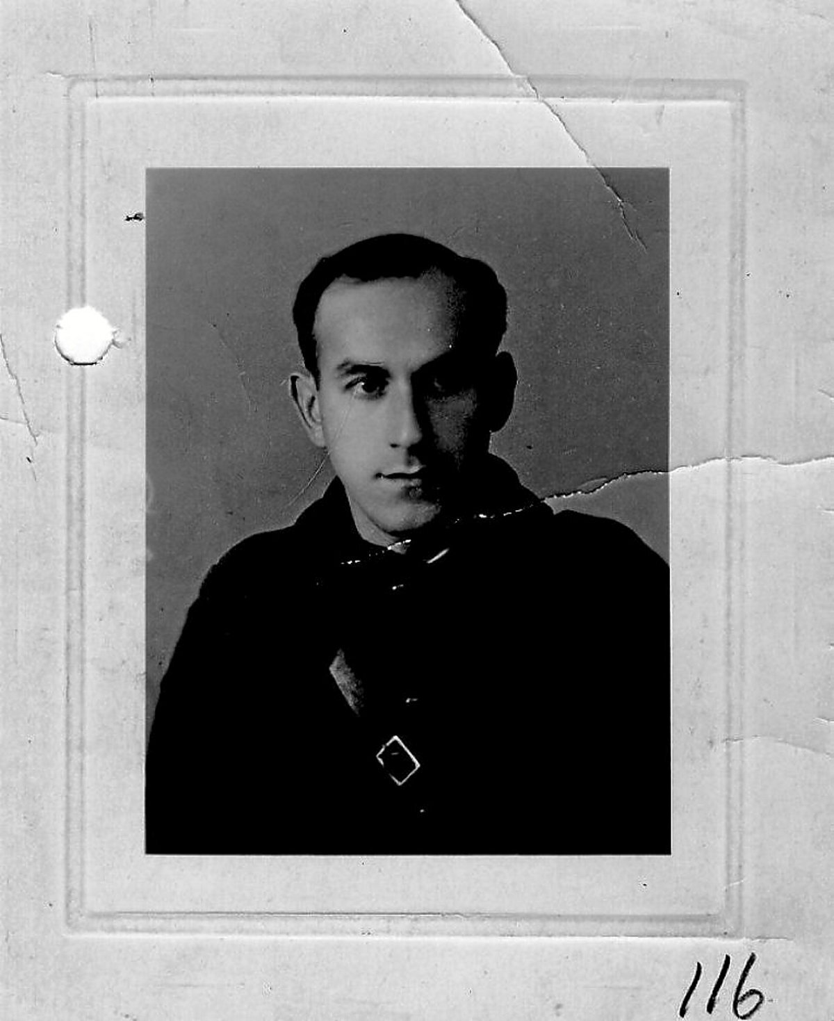 Abram Gostynski. Medikuntza ikaslea zen eta Estoucharekin batera etorri zen Irungo frontera. (GAUR8)