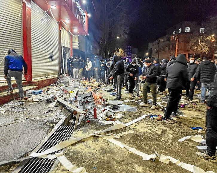 Calle bloqueada en Teherán.