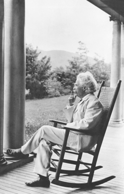 El escritor estadounidense Marc Twain, en New Hampshire en 1905.