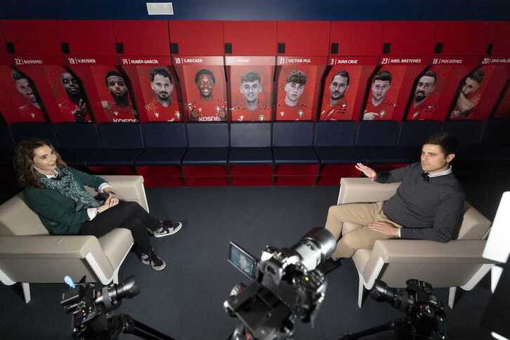 Momento de la entrevista de Natalia Astrain a Alessio Lisci.