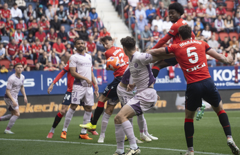 La última vez que Osasuna y Girona se vieron las caras fue el 13 de abril del año pasado. Los rojillos vencieron 2-1 en El Sadadr.