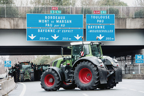 Laborariek A63 autobidea blokeatu dute