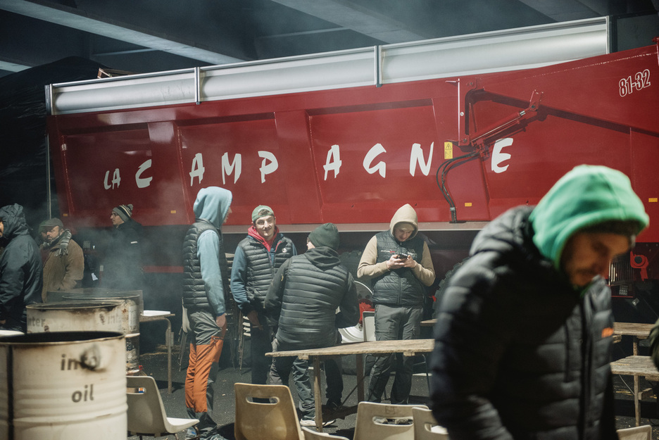 Laborantzaren geroa lanjeran dela uste duten gazteak ere batu dira protestara.