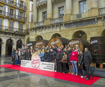 Sagardo sektoreko profesionalen familia argazkia, Donostiako aurkezpenean.