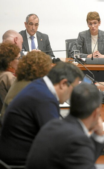 Óscar Chivite y María Chivite, en el Parlamento.