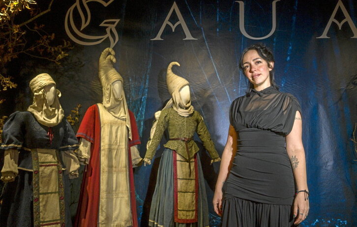 Nerea Torrijos, en la inauguración la tarde de ayer de la exposición que le dedica Jantziaren Zentroa.