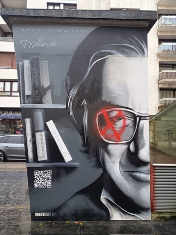 Txillardegi oroitzeko horma-irudia erasotu dute.