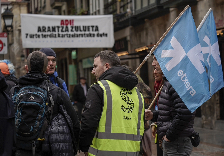 Arantza Zuluetari elkartasuna adierazteko pankarta, Alde Zaharrean. Arantza Zuluetari elkartasuna adierazteko pankarta, Alde Zaharrean.