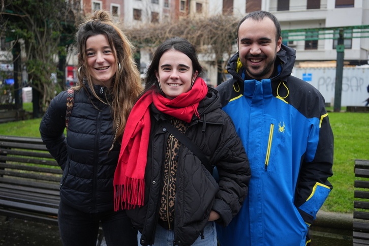 Eztizen Artola Iturrate, Amaiur Iragi Viso eta Peru Del Hoyo Sanchez, atzo Bilbon.