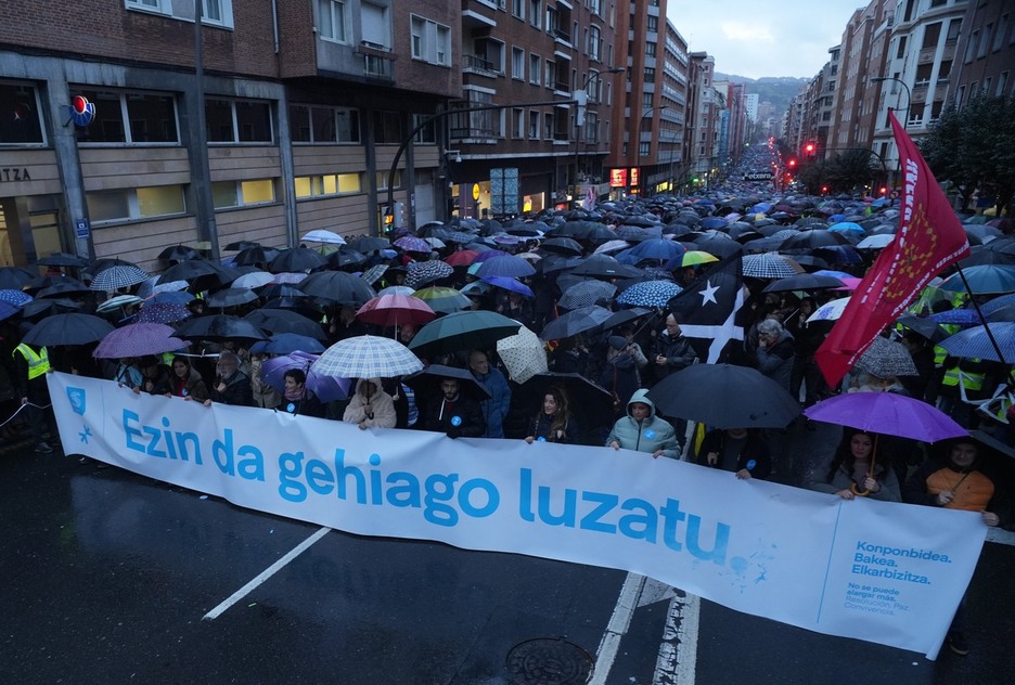 Jendetza Bilbon, kaleak betez. Jendetza Bilbon, kaleak betez.