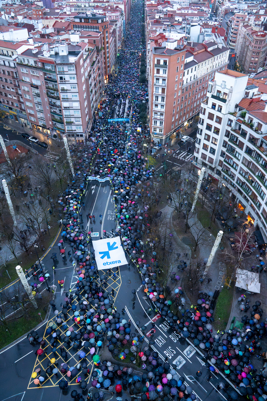 Manifestazioa Zabalburura iristen, Autonomia kalea beteta dagoela. Manifestazioa Zabalburura iristen, Autonomia kalea beteta dagoela.
