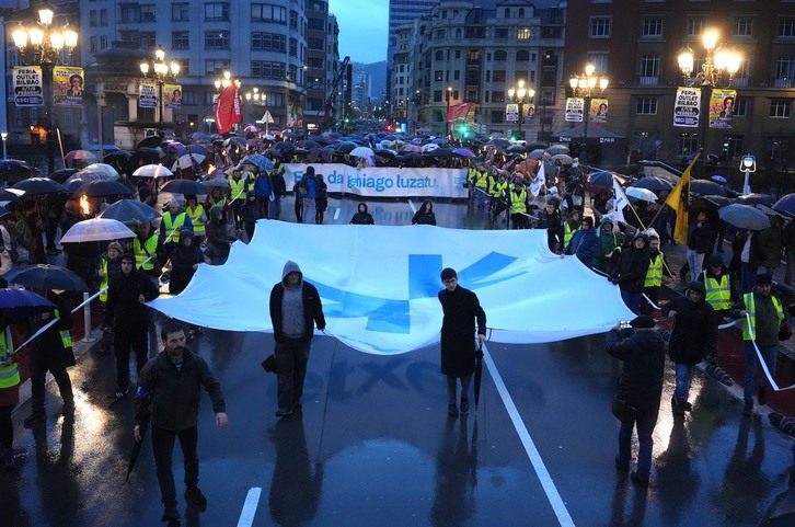 La marcha ha transcurrido bajo una incesante lluvia.