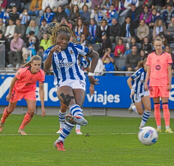 Edna marca el gol de la victoria de la Real contra el Barcelona.