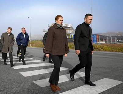 Jens-Frederik Nielsen y Mette Frederiksen, durante su encuentro en Nuuk.