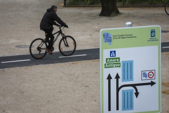 Cartel de Zona de Bajas Emisiones en el centro de Donostia.
