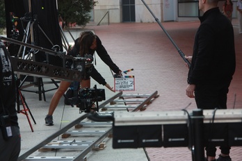 Pelikula baten filmaketako irudia.