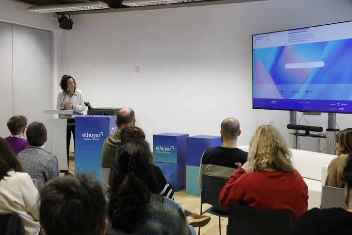 Itziar Cortes, Leiho Moreari buruzko azalpenak ematen.