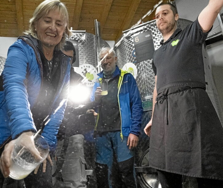 Julen Markinez, Trebiñu sagardotegiko upelak irekitzen.