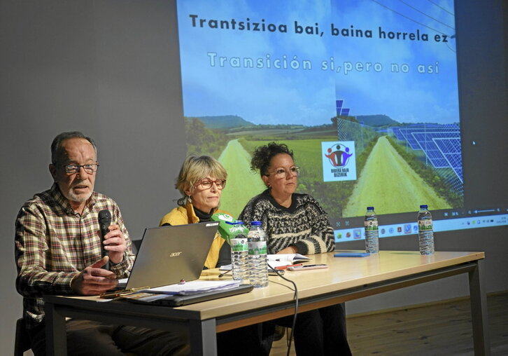 Amado Martinez de Iturrate, Mentxu Zamorano y Myriam García, en la rueda de prensa ayer en Ribabellosa.