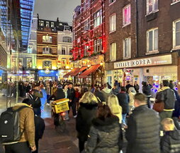 Calle comercial en China Town, en Londres.