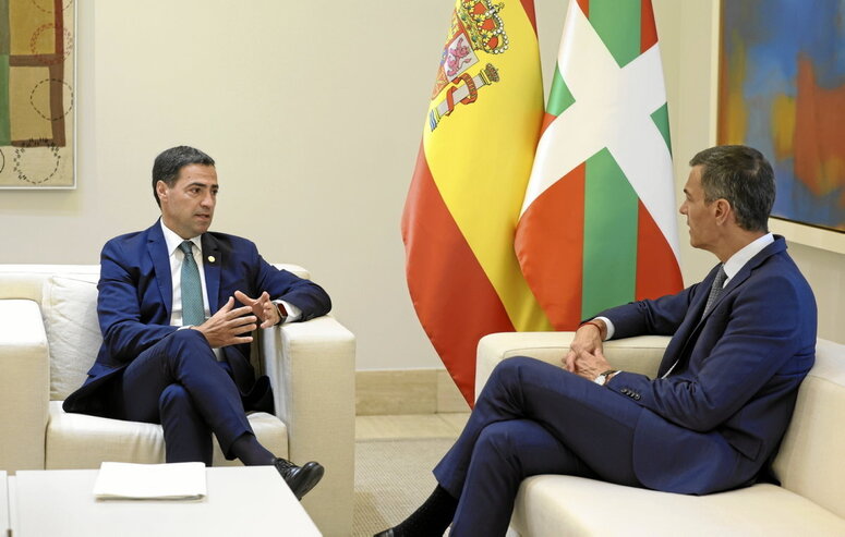Imanol Pradales y Pedro Sánchez cerraron el 15 de julio un acuerdo sobre transferencias.